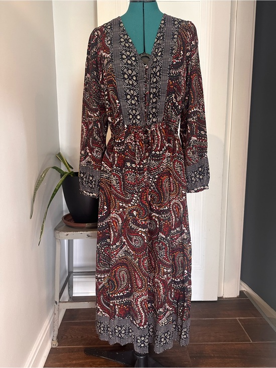 Knox Rose Dresses & Skirts - Knox Rose Burgundy Paisley Long Sleeve Maxi Dress with buttons